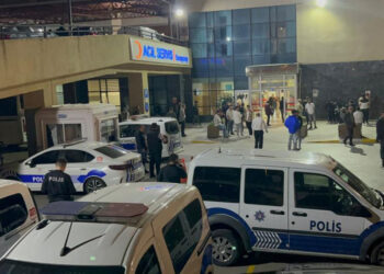 Boşandığı kadını vurup intihar etti