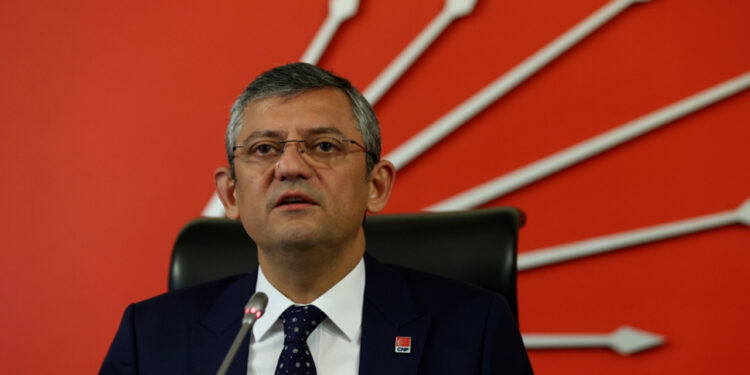 CHP Genel Başkanı Özel, Gezi davası tutuklularının yakınlarıyla bayramlaştı