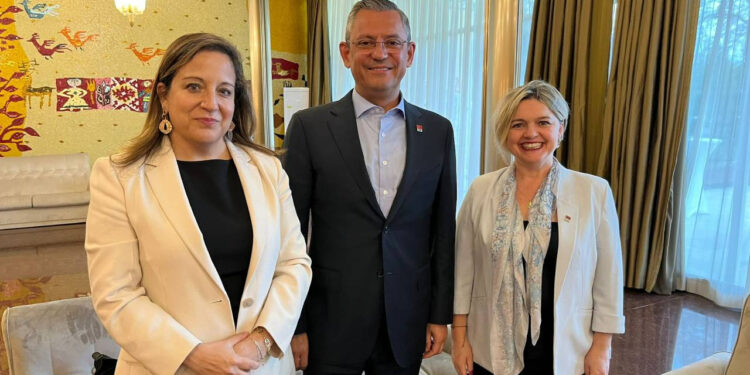 CHP lideri Özel'den 'Schengen' açıklaması: Acil çözüm bulunmalı