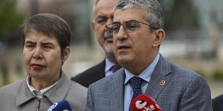 CHP, sağlık alanındaki bazı düzenlemelerin iptali için AYM'ye başvurdu