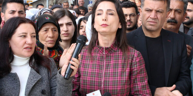 DEM Parti Eş Genel Başkanı Hatimoğulları YSK'yı eleştirdi: AKP'nin koltuk değneği olmaktan vazgeç