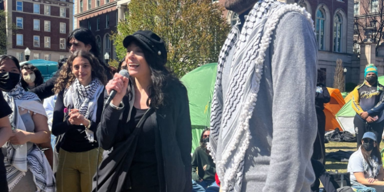 Edward Said’ın kızı, babasına 24 yıl önce sahip çıkan ama bugün Filistin’e destek eylemlerini yasaklayan Columbia’da