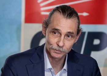 Erdal Beşikçioğlu’ndan büyük sürpriz: Seçimi 26 puan önde götürüyor