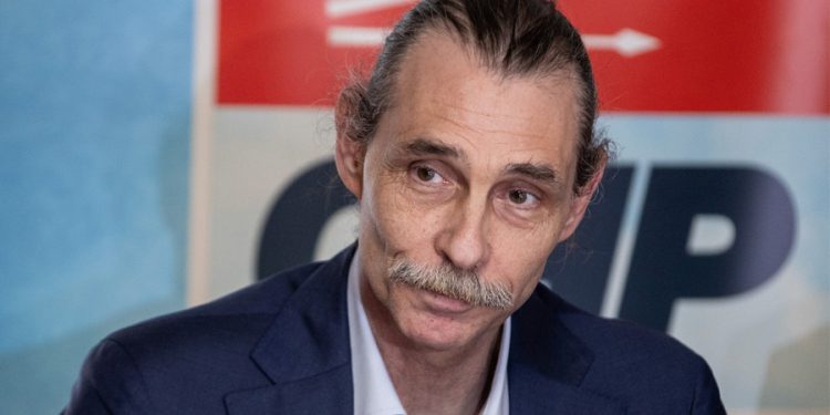 Erdal Beşikçioğlu’ndan büyük sürpriz: Seçimi 26 puan önde götürüyor