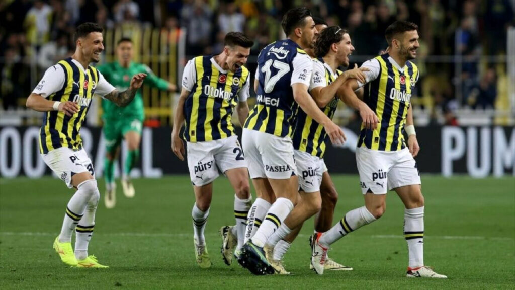 Fenerbahçe, Fatih Karagümrük'e konuk oluyor! Fenerbahçe-Fatih Karagümrük ilk 11'leri belli oldu