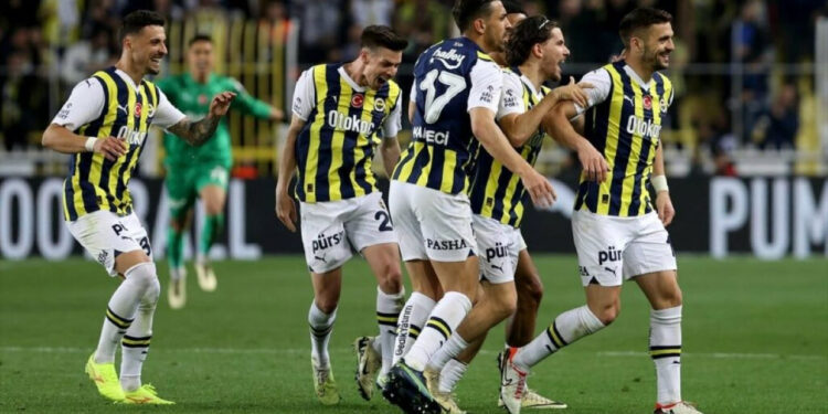 Fenerbahçe, Fatih Karagümrük'e konuk oluyor! Fenerbahçe-Fatih Karagümrük ilk 11'leri belli oldu