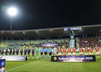 Fenerbahçe sahadan çekildi, Süper Kupa maçı tatil edildi