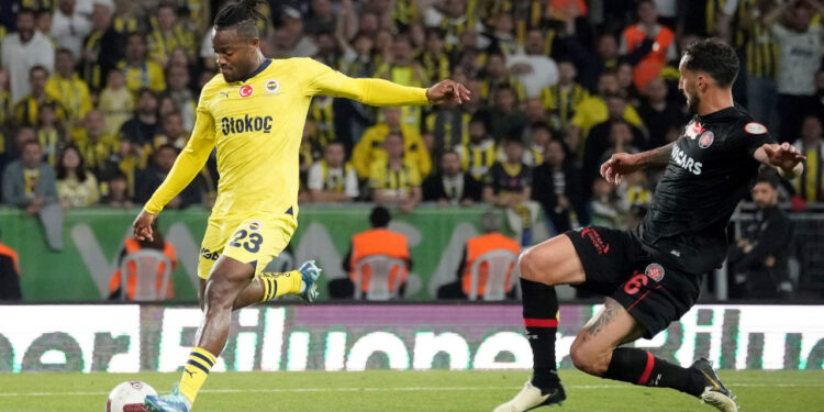 Fenerbahçe'den deplasman rekoru: Maç fazlasıyla liderliğe yükseldi