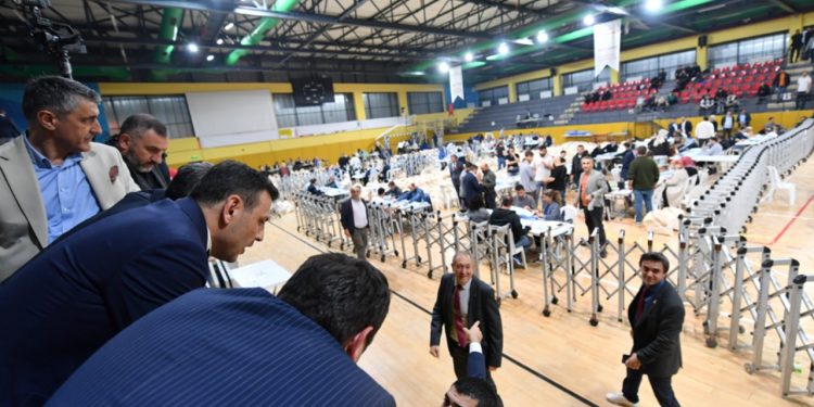 Gaziosmanpaşa'da yeniden sayım bitti: Kazanan yine CHP'nin adayı Hakan Bahçetepe oldu