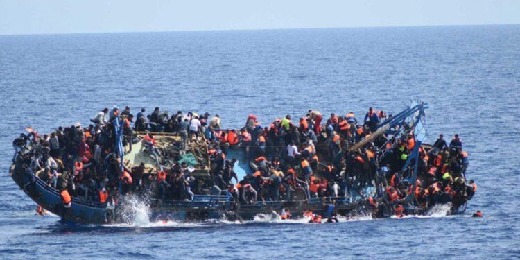 Göçmen teknesi battı; en az 9 ölü