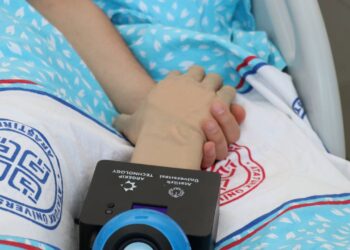 Hastalarının elini tutacak robot kol geliştirildi