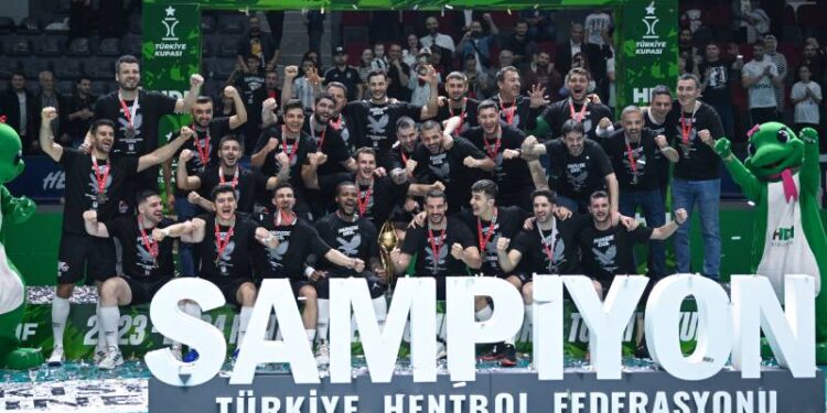 Hentbol Türkiye Kupası'nda şampiyon Beşiktaş!
