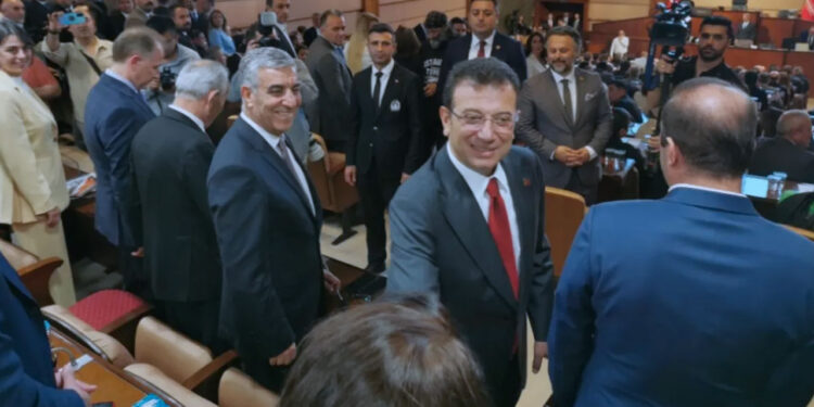 İBB Meclisi'nde yeni dönem: Başkanvekilliği seçimlerini CHP'li adaylar kazandı