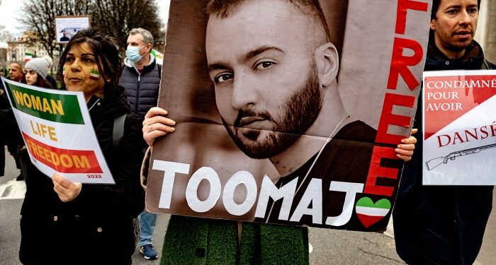 İRAN | Rapçi Toomaj Salehi idama mahkum edildi