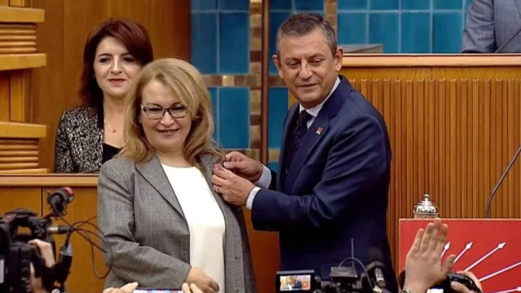 İYİ Parti'den istifa eden Ayşe Sibel Yanıkömeroğlu CHP'ye katıldı