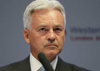 İngiltere'de vekillerin İsrail yanlısı tutumunu eleştiren eski bakana disiplin soruşturması