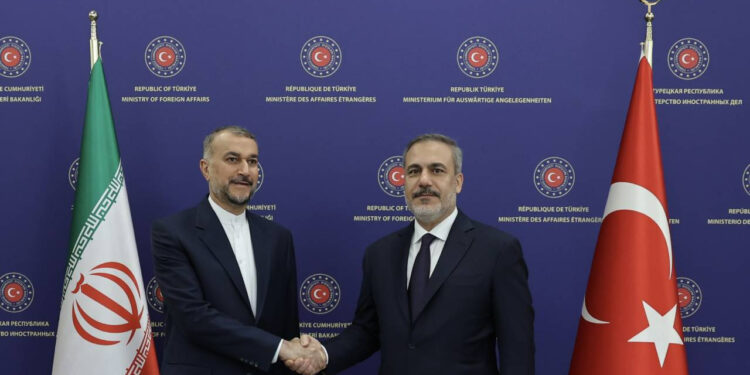 İran'ın İsrail saldırısı sonrası Türkiye'den ilk temas: Bakan Fidan, İranlı mevkidaşıyla görüştü