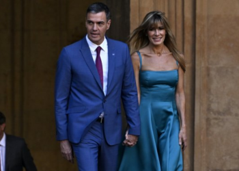 İspanyol savcılar, Başbakan Sánchez’in eşi hakkındaki suçlamaların düşürülmesini talep etti: Delil yok