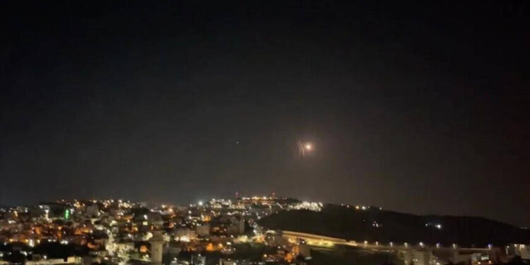 İsrail Ordusu açıkladı: İran yaklaşık 290 füze ve İHA ile saldırdı