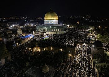 İsrail polisi Mescid-i Aksa'da Kadir Gecesi'nde ibadet edenlere saldırdı