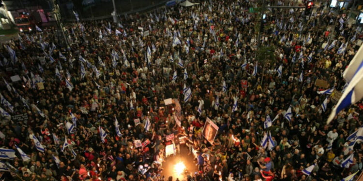 İsrail'de Netanyahu'ya karşı protesto: İstifa sesleri yükseldi