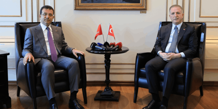 İstanbul Valisi Davut Gül'den İBB Başkanı Ekrem İmamoğlu'na ziyaret