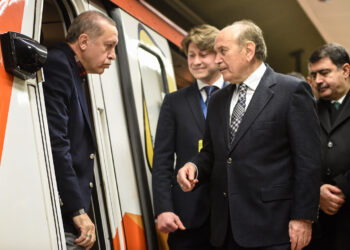 Kadir Topbaş’ın danışmanından AKP’ye: Para peşinde koşanlar itibar görüyor