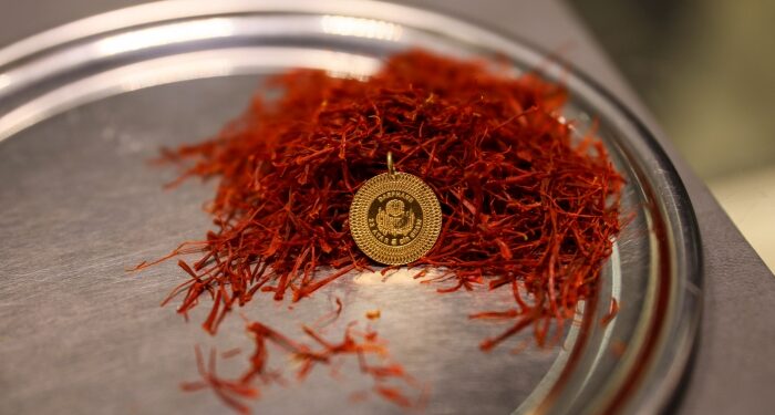 Kilosu 600 bin lira oldu; Bir tutamı ile gram altının fiyatı eşitlendi