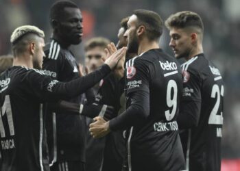 Muçi Fenerbahçe'yi bekliyor; Beşiktaş'ta gözler derbiye çevrildi
