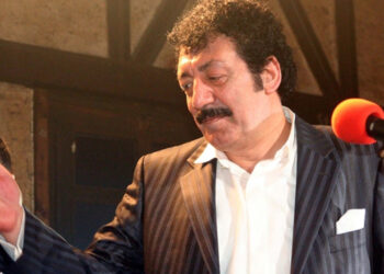 Müslüm Gürses'in "Tozlu Raflar" albümü çıktı: Hologram ile şarkı söyledi