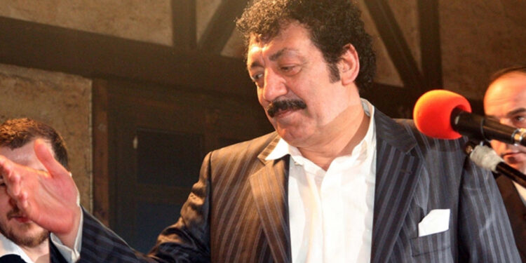 Müslüm Gürses'in "Tozlu Raflar" albümü çıktı: Hologram ile şarkı söyledi