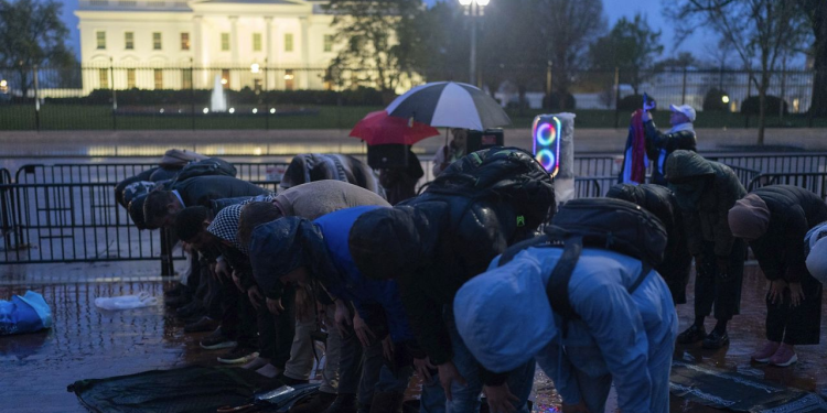 Müslüman toplum liderleri, Biden’ın Beyaz Saray’da vereceği iftara katılmayı reddetti: “Gazze’deki kuşatma devam ederken doğru olmaz.”