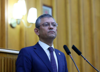Özel'den Kepez Belediye Başkanı'nın tutuklanmasına tepki: Sırf partilimiz diye başkanımızı günah keçisi ilan edemezsiniz
