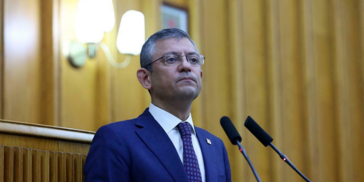 Özel'den Kepez Belediye Başkanı'nın tutuklanmasına tepki: Sırf partilimiz diye başkanımızı günah keçisi ilan edemezsiniz