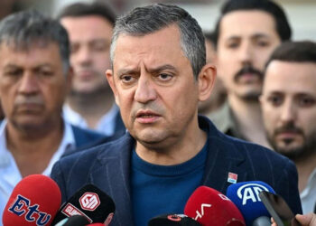 Özel'den TRT ekibinin de yaralandığı saldırıya tepki: İsrail'in savaş koşullarını duyuran gazetecileri hedef almasını lanetliyorum