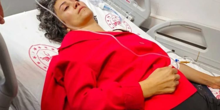 Polisin biber gazı sıktığı DEM Parti adayı hastaneye kaldırıldı