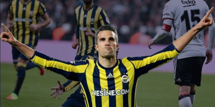 Robin van Persie geri dönüyor