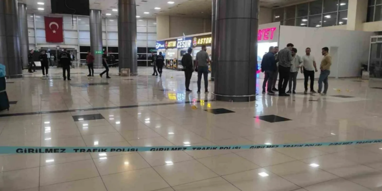 Şanlıurfa'da otogarda silahlı çatışma: 1 ölü 2'si polis 10 yaralı