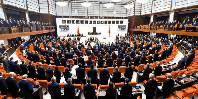 TBMM’nin bayram sonrası trafiği yoğun: Yargı paketi, sporda şiddet, ruhsatsız silah, kripto para...