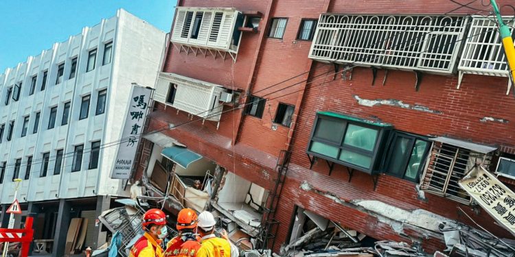 Tayvan'daki 7,4'lük deprem: 10 kişi hala kayıp
