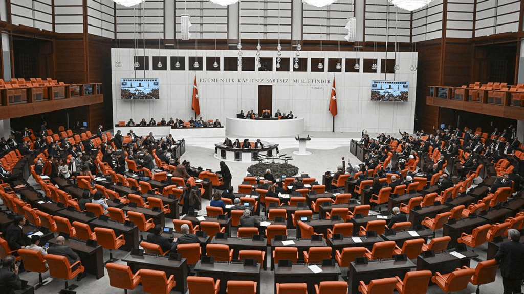 Uzun tatil sona eriyor... TBMM'nin gündemi yoğun: Yargıdan içişlerine birçok konu masada!