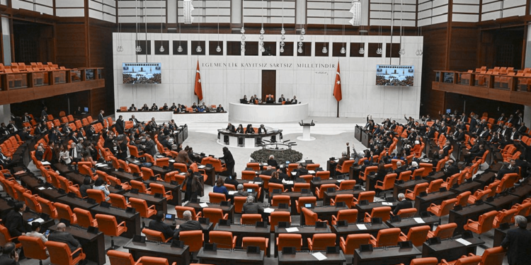 Uzun tatil sona eriyor... TBMM'nin gündemi yoğun: Yargıdan içişlerine birçok konu masada!