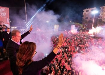 Vahap Seçer zafer konuşması yaptı: Mersin, Atatürk'ün kenti olduğunu tescil etti