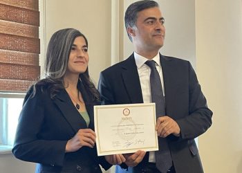 Van Büyükşehir Belediye Başkanı Abdullah Zeydan mazbatasını aldı