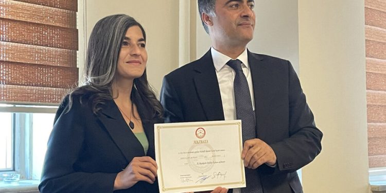 Van Büyükşehir Belediye Başkanı Abdullah Zeydan mazbatasını aldı