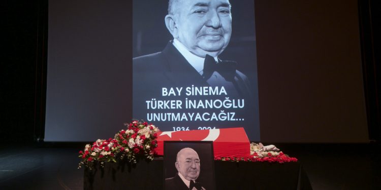 Yapımcı Türker İnanoğlu için tören düzenlendi