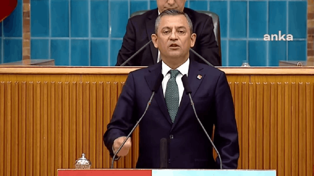 Yerel seçim zaferinin ardından ilk toplantı... CHP lideri Özgür Özel: Bize oy veren hiç kimseyi pişman etmeyeceğiz