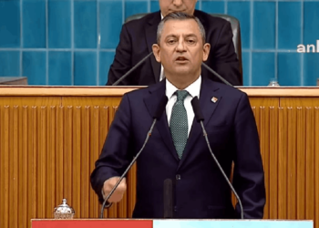 Yerel seçim zaferinin ardından ilk toplantı... CHP lideri Özgür Özel: Bize oy veren hiç kimseyi pişman etmeyeceğiz