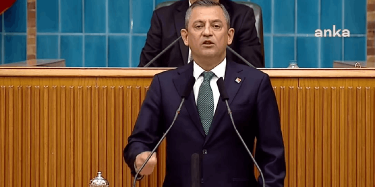 Yerel seçim zaferinin ardından ilk toplantı... CHP lideri Özgür Özel: Bize oy veren hiç kimseyi pişman etmeyeceğiz