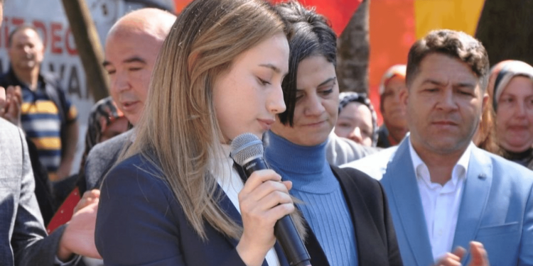 Zeynep Çelik, Türkiyenin en genç kadın belediye başkanı oldu